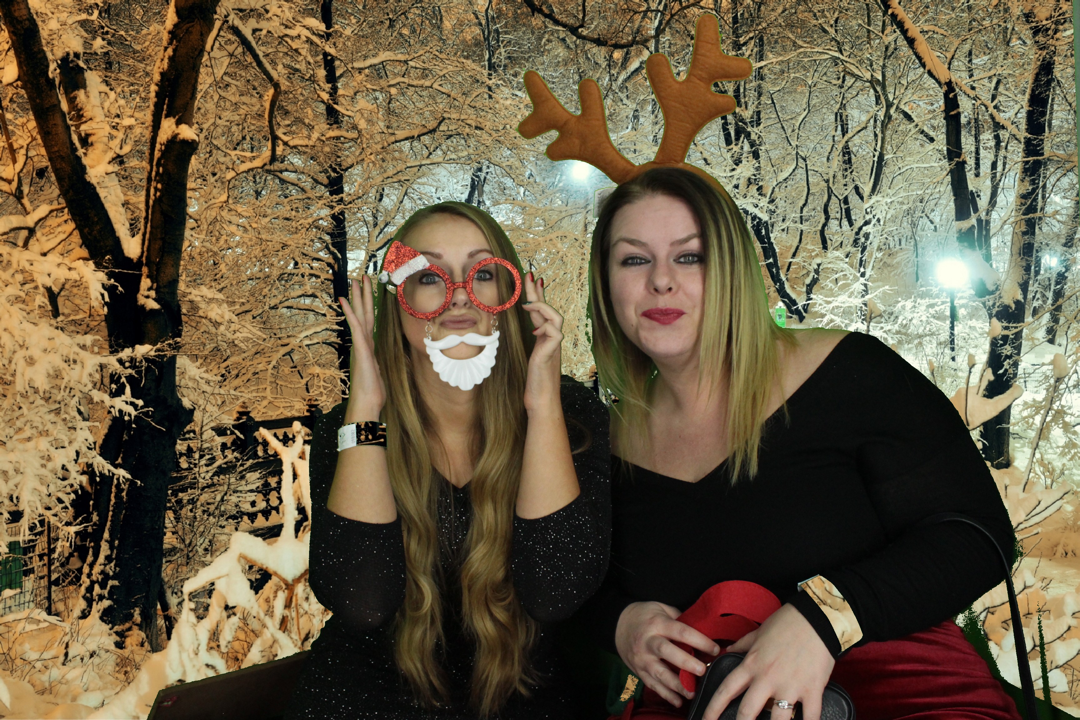 One Line Christmas Party | View more photos from the event at gallery.myphotoboothexperience.co.uk/u/MyPhotoBoothExperienceLtd/One-Line-Christmas-Party
